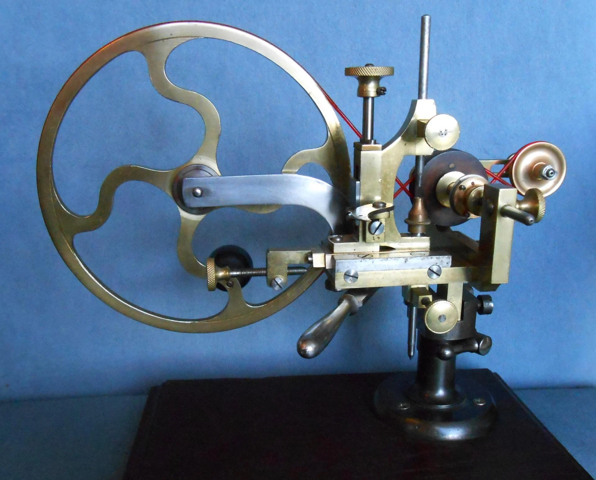 Lot D'outils D'horloger Anciens - Couronnes De Montres 4,5 Et 5 Mm, Pas 90/100